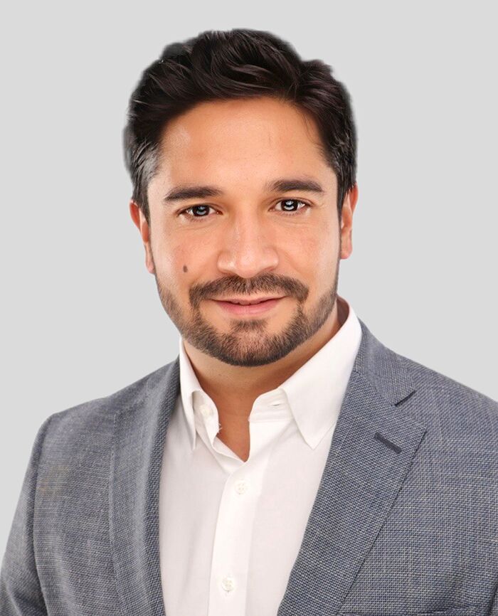 Romeo Flores photo