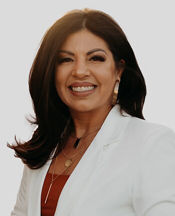 Headshot of Aida Escalante