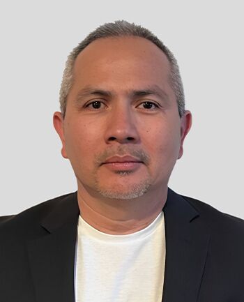 Headshot of Mario Barrientos