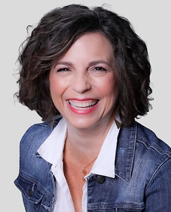 Headshot of Annemarie Drosos