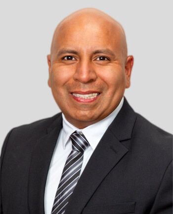 Headshot of Jorge Flores